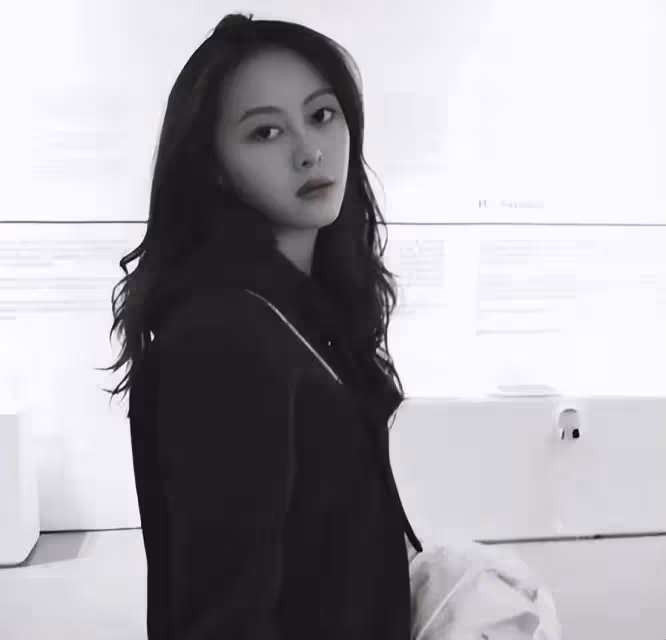 她不靠父母混名聲,長得好看為人卻十分低調,真沒想到她是陳道明女兒