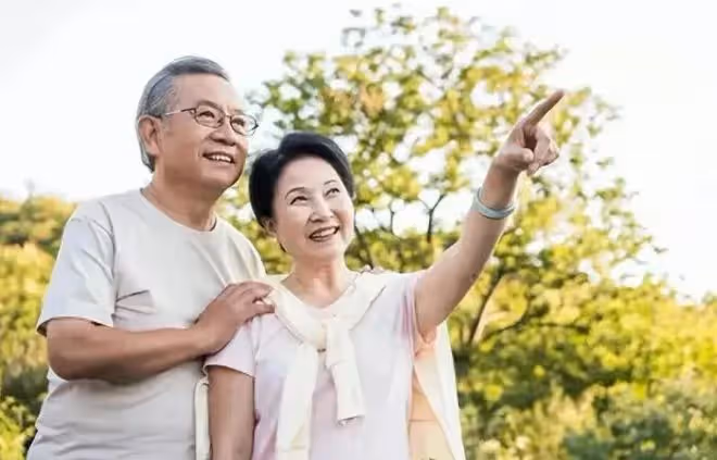 我68歲，老伴和兒子都去世了，現在和兒媳婦住一起，合適嗎