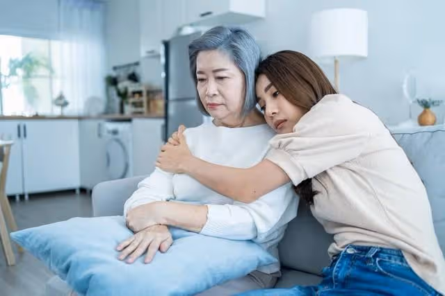 我68歲,老伴和兒子都去世了,現在和兒媳婦住一起,合適嗎