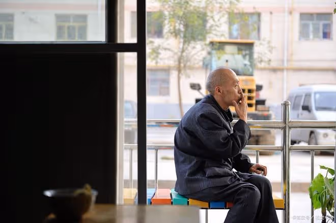 我68歲,老伴和兒子都去世了,現在和兒媳婦住一起,合適嗎