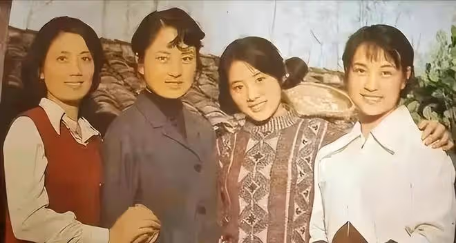 嫁富商移居加拿大,「雙料影后」李秀明的結局,印證了劉曉慶的話