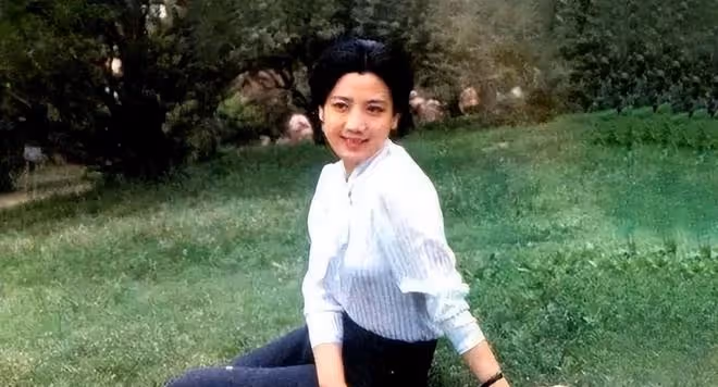嫁富商移居加拿大,「雙料影后」李秀明的結局,印證了劉曉慶的話