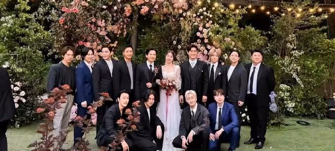 Super Junior在厲旭婚禮上合體，13人合影， 周覓和Henry也在現場