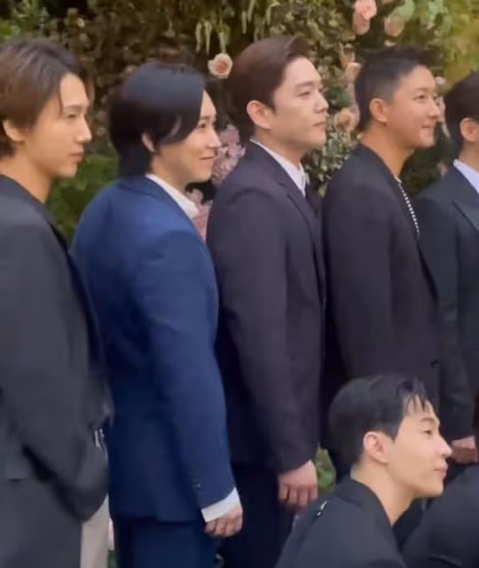 Super Junior在厲旭婚禮上合體，13人合影， 周覓和Henry也在現場