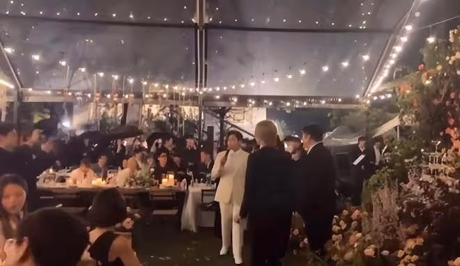 Super Junior在厲旭婚禮上合體，13人合影， 周覓和Henry也在現場