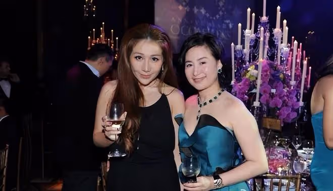 何超盈博士畢業，曬賭王合照告慰父親，家族獎勵超億元