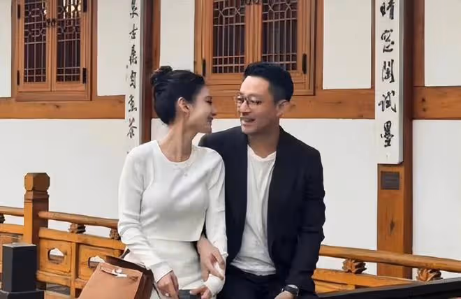 汪小菲給員工發喜糖啦，紅色盒子很喜慶，只有2顆糖被指太摳了