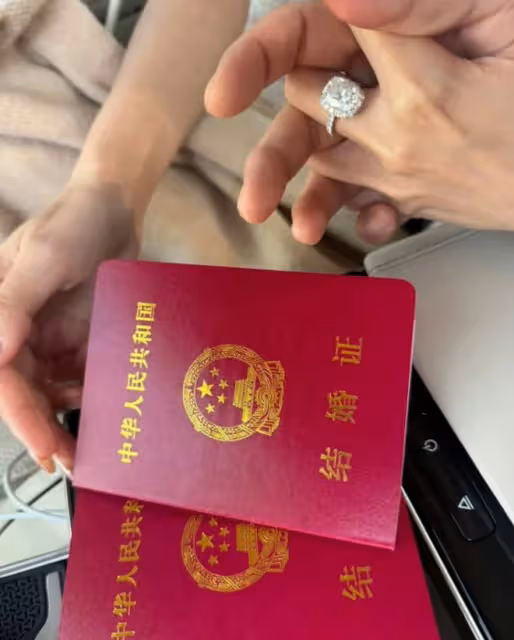 汪小菲再度步入婚姻，與馬筱梅閃婚，高調曬結婚證引發熱議