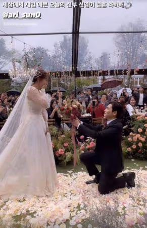 團魂炸裂！厲旭下跪娶妻　SJ到齊婚禮「韓庚、起范、強仁全來了」