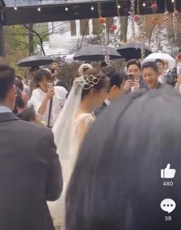 團魂炸裂！厲旭下跪娶妻　SJ到齊婚禮「韓庚、起范、強仁全來了」