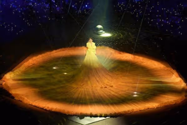 梁靜茹激美6公尺裙擺登台! 噴淚告白全場:是你們給我能量