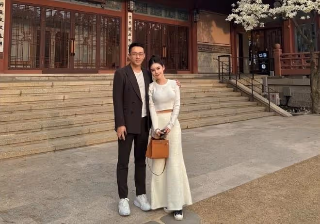 汪小菲「愛妻日」領證!與嬌妻十指緊扣秀恩愛,女方超大鑽戒搶鏡
