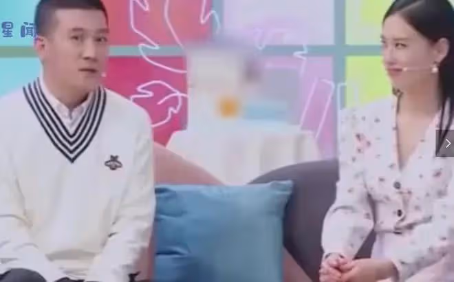 太辣眼!黃聖依直播走光!隱私一覽無遺,楊子看見了也不提醒!
