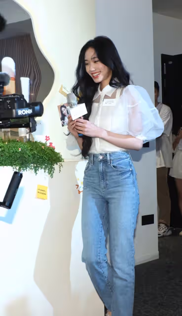 Lily首度「單飛」亮相！　小S驚喜現身「另類同框」挺愛女