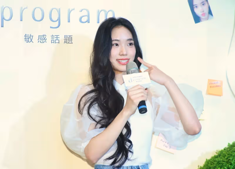Lily首度「單飛」亮相！　小S驚喜現身「另類同框」挺愛女