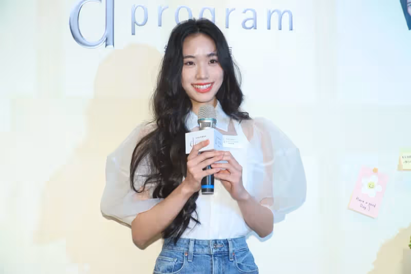 Lily首度「單飛」亮相！　小S驚喜現身「另類同框」挺愛女