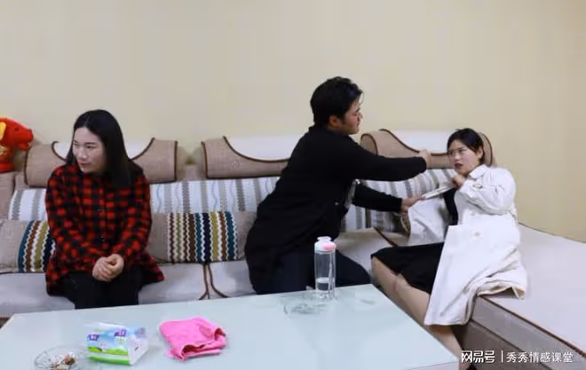 親媽給了兩套房我做陪嫁,婆婆非要我過戶一套給小姑子,否則離婚