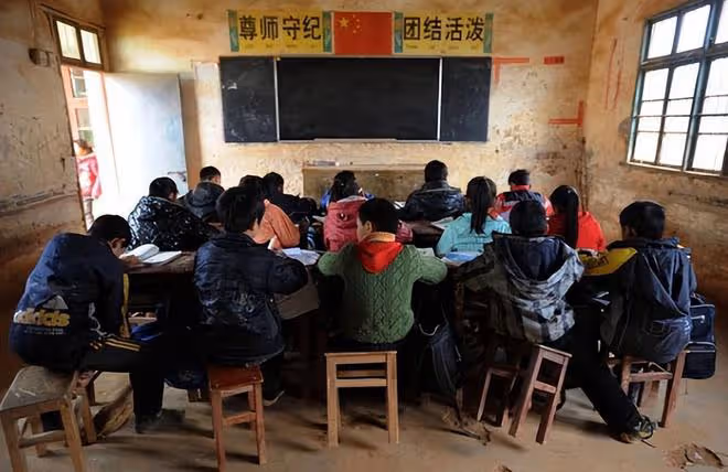 回顧:51歲工人瞞家裡人去高考,畢業沒公司敢要,無奈干回老本行