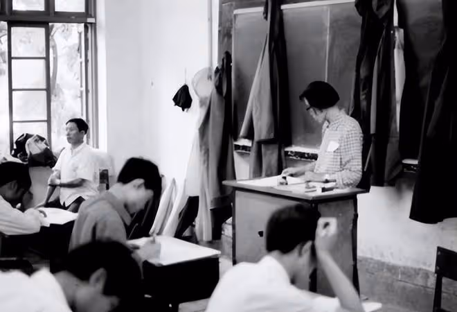 回顧:51歲工人瞞家裡人去高考,畢業沒公司敢要,無奈干回老本行