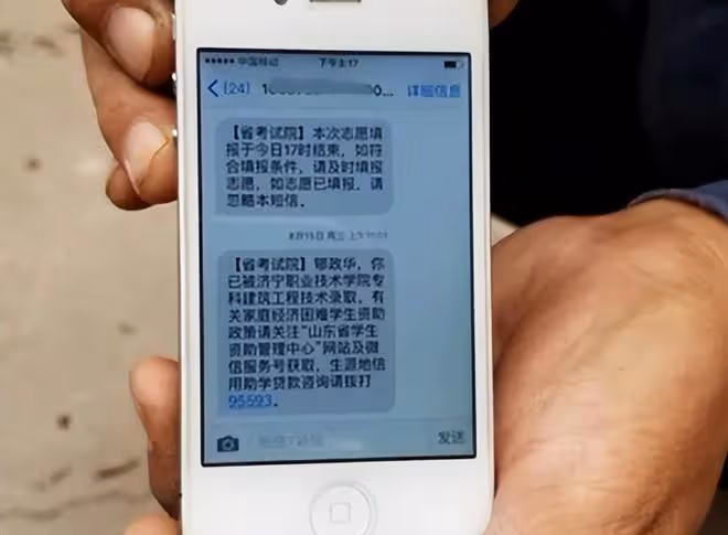 回顧:51歲工人瞞家裡人去高考,畢業沒公司敢要,無奈干回老本行