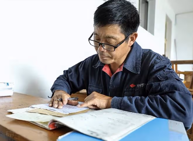 回顧:51歲工人瞞家裡人去高考,畢業沒公司敢要,無奈干回老本行