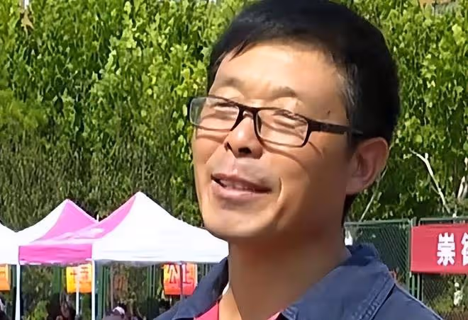 回顧：51歲工人瞞家裡人去高考，畢業沒公司敢要，無奈干回老本行