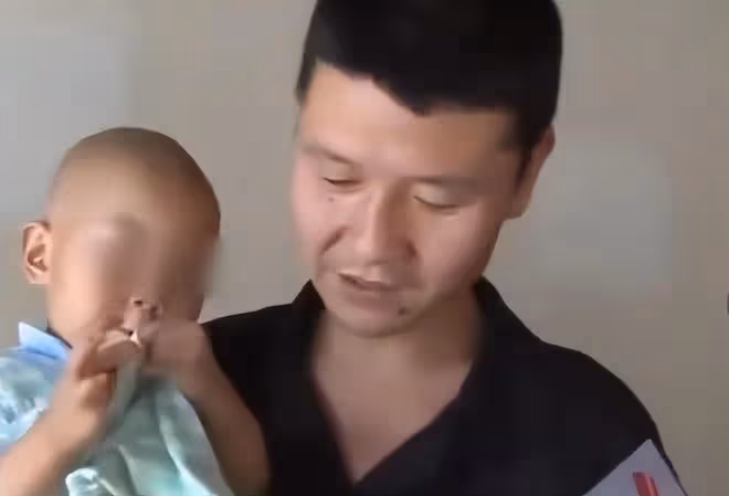 回顧陝西老太花3萬多買了個女嬰,不久主動報警,老太:我要退貨