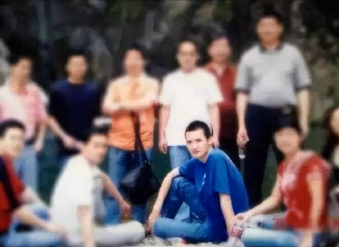 2006年浙江小伙因一首歌辭官出家,被富婆排隊追,拒絕包養後如何