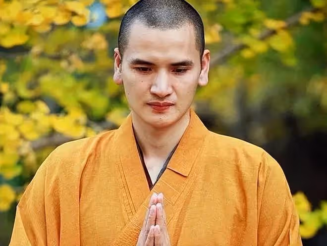 2006年浙江小伙因一首歌辭官出家,被富婆排隊追,拒絕包養後如何