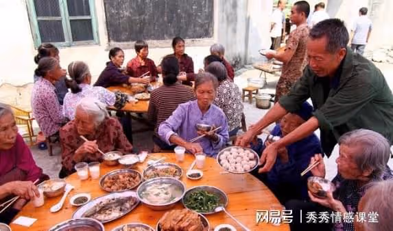 前天,我花12萬給養父蓋樓,沒成想第二天親弟弟找上門:跟我回家