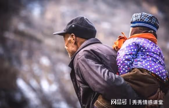 前天,我花12萬給養父蓋樓,沒成想第二天親弟弟找上門:跟我回家