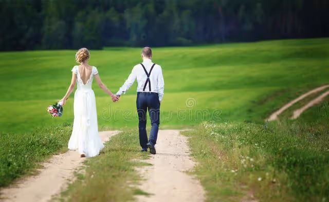 32歲兒子單身未婚,52歲母親為了傳宗接代,偷偷生下嬰兒!