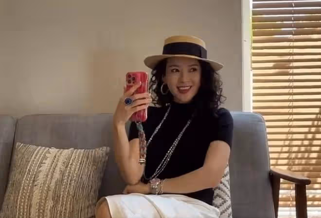 章子怡曬坎城vlog，工作間隙與女兒視頻，楊冪和醒醒打招呼超有愛