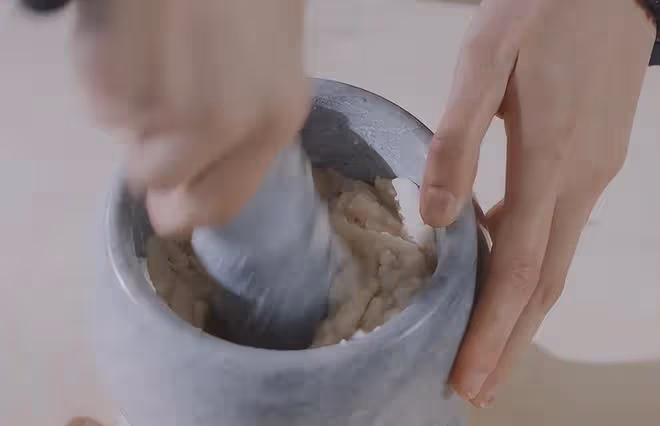 《末代廚娘》首播，看1集後，我要說：胡杏兒這回又押對了寶