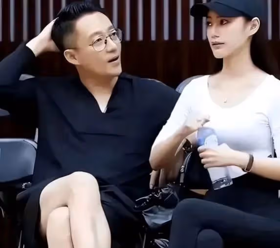 台媒爆汪小菲不打算辦婚禮！領證前和大S法院談和解，談了一下午