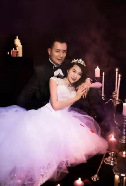 黃海冰的小12歲嬌妻曾是模特冠軍,賢惠端莊溫婉迷人,真娶到寶了