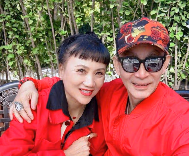 六小齡童全家福曝光!妻子原來是西遊記裡面的王后,女兒高顏值