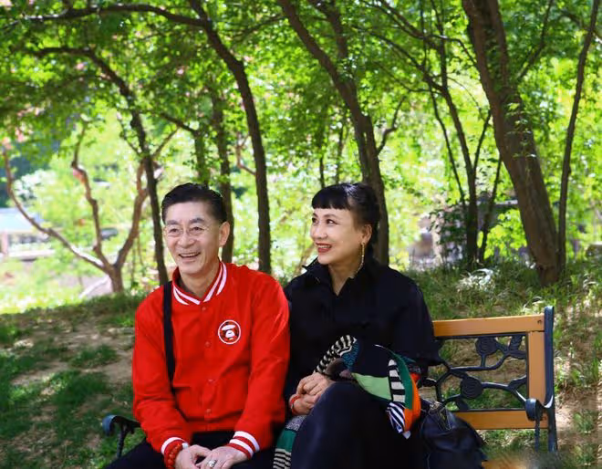六小齡童全家福曝光!妻子原來是西遊記裡面的王后,女兒高顏值