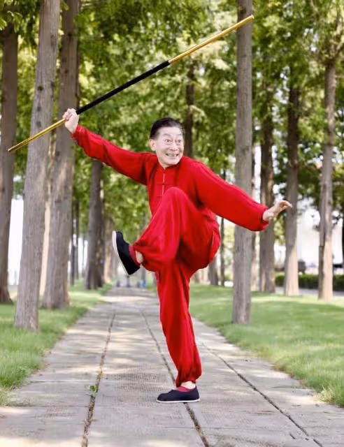 六小齡童全家福曝光!妻子原來是西遊記裡面的王后,女兒高顏值