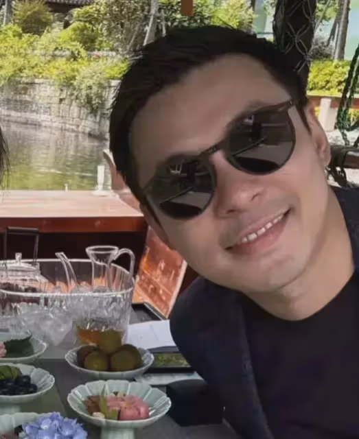 霍啟仁未婚妻曬合影秀恩愛,手上巨大鑽戒搶鏡網友爆其家境優越