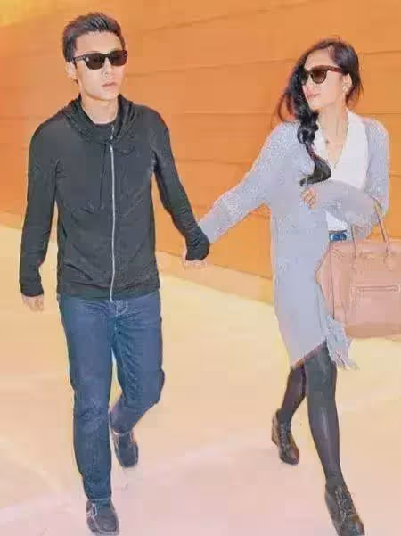 霍啟仁未婚妻曬合影秀恩愛，手上巨大鑽戒搶鏡網友爆其家境優越