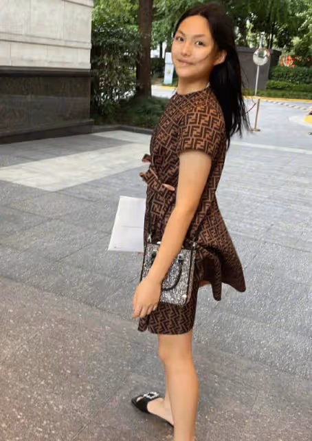 王詩齡貴族學校內景公開，學習氛圍好，吊燈和桌椅很高級