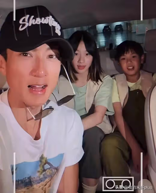 吳尊陪孩子戶外露營,NeiNei染黃髮塗口紅,臉上兩顆痣好漂亮
