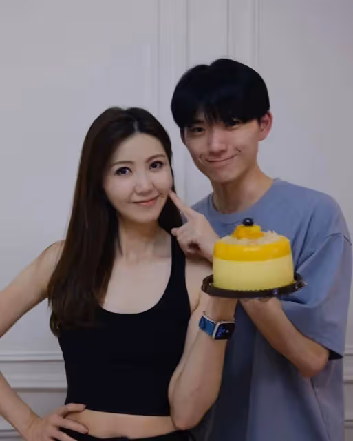 TVB長腿花旦32歲生日！帥氣弟弟曝光！曾被網友笑稱像母子！