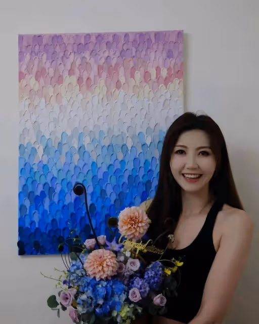 TVB長腿花旦32歲生日！帥氣弟弟曝光！曾被網友笑稱像母子！