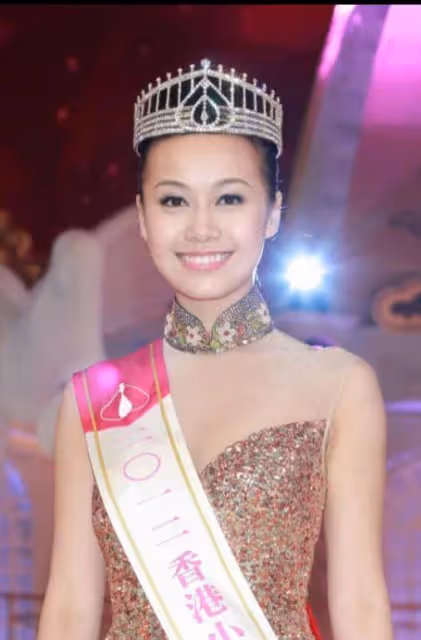 TVB前女星低胸黑裙彈琴!身材極好被網友質疑沒生過,竟是「找代母」?