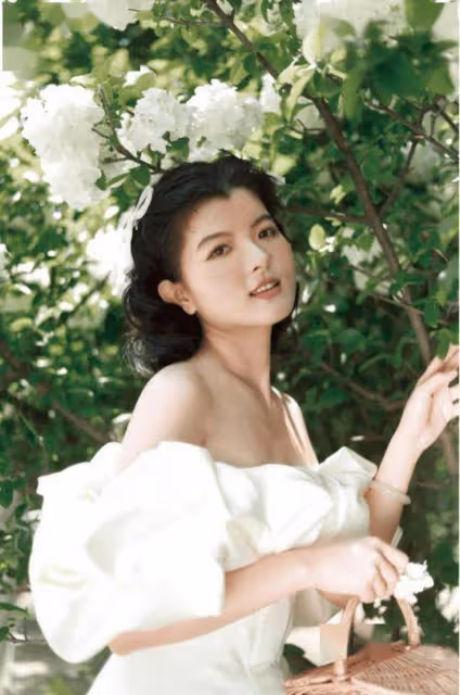 27歲博士港姐大曬熟女風近照!網友直呼花仙子!被曾志偉看重