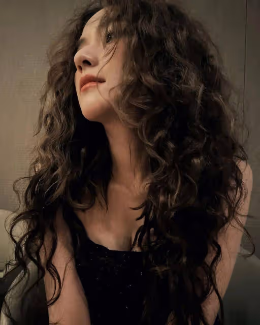 賭王千金突改造型,網友大讚野性美!更神似阿嬌?