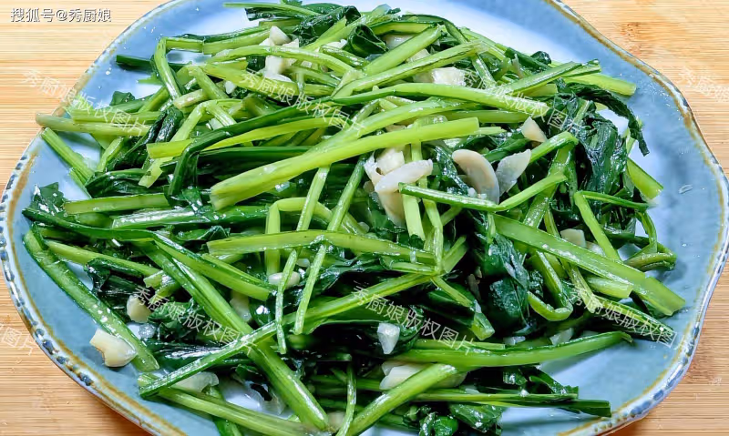 一養肝、二降火、三消炎、四通便,夏天這菜使勁吃,隨手一炒真香