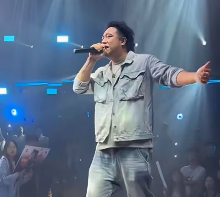 香港男星張致恆在內地秘密復出,身材胖了一圈,因醜聞遭封殺五年